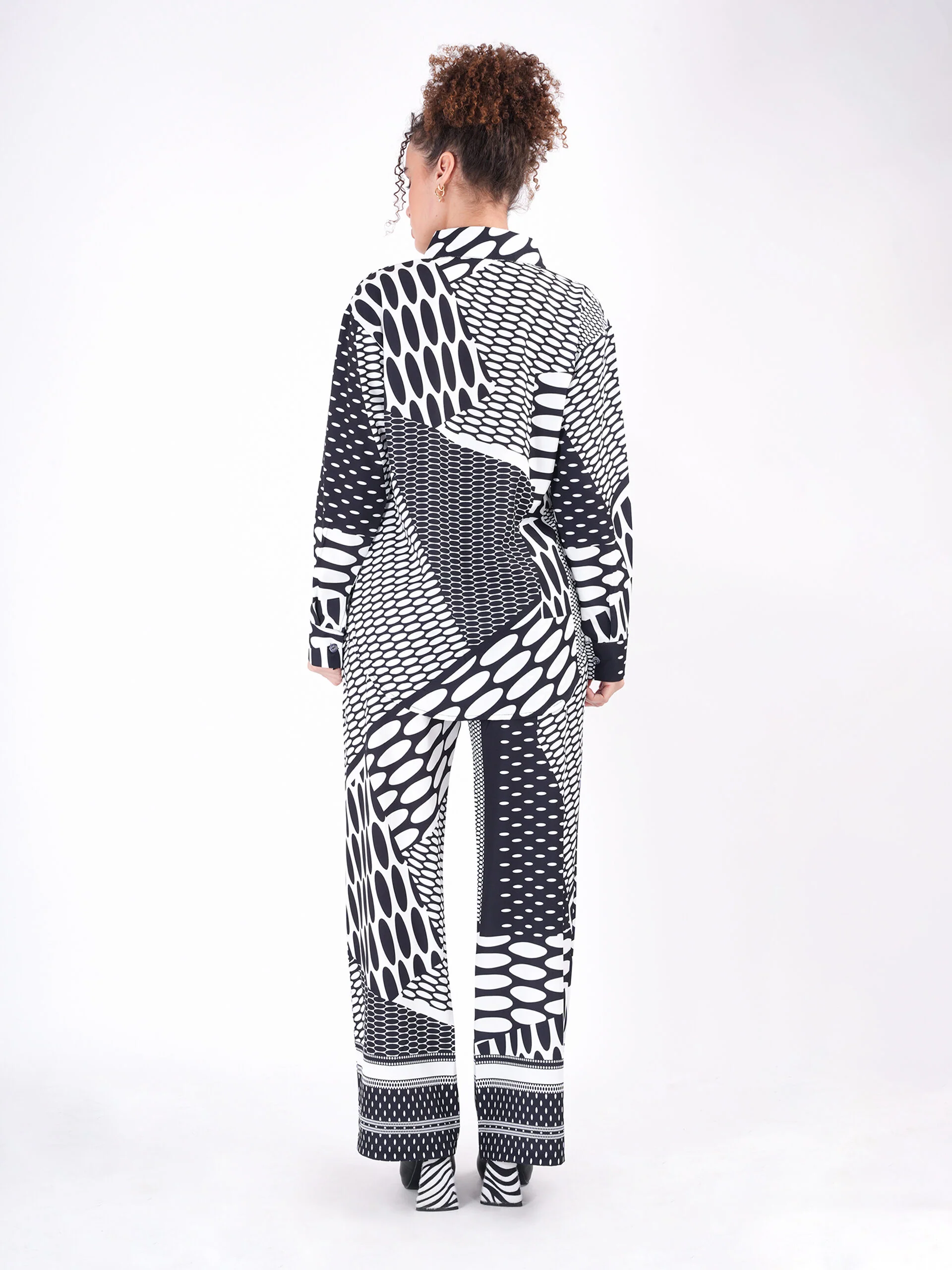 Clobug Black Bold Pattern co ord set For Women - Image 3