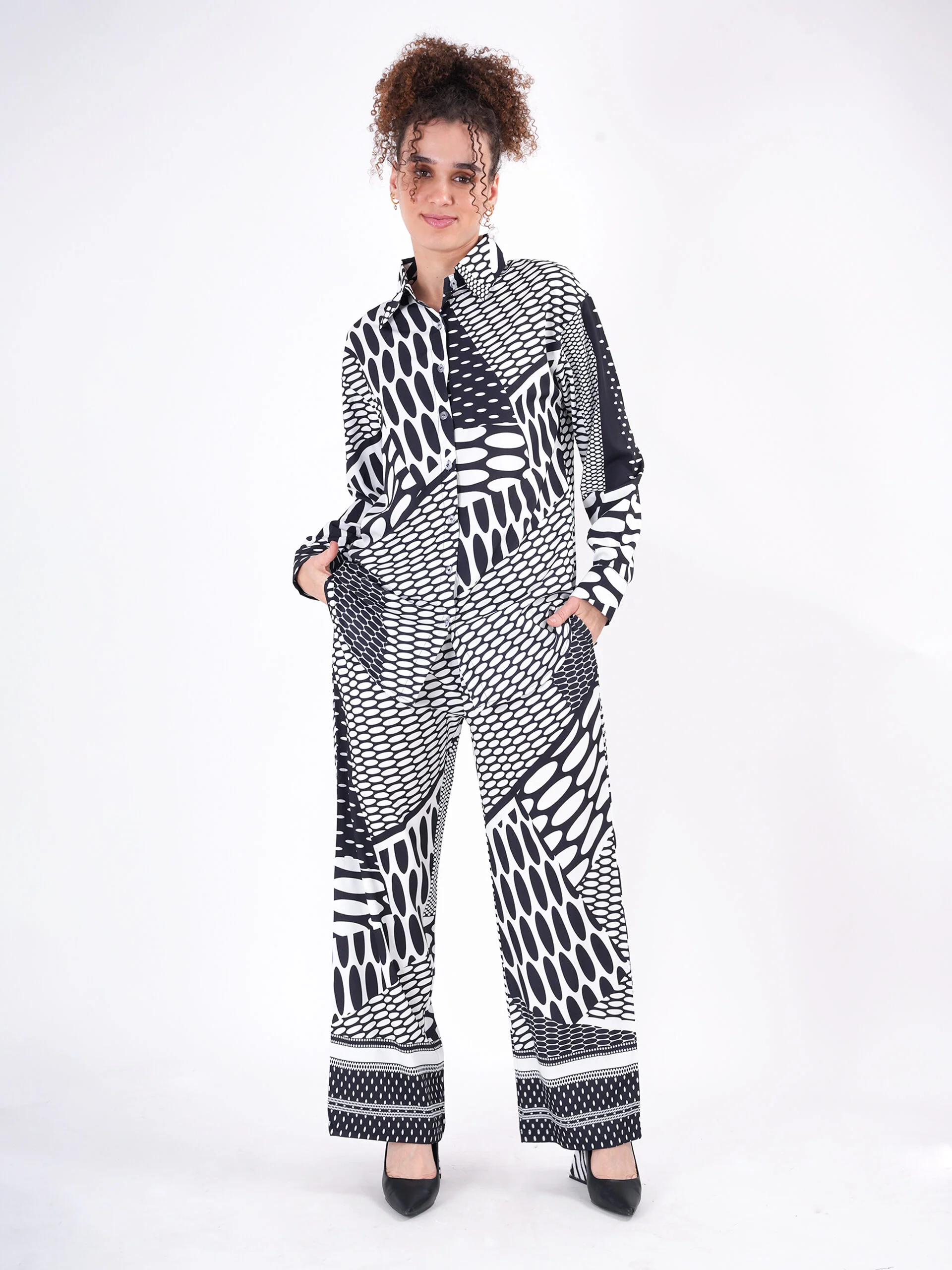 Clobug Black Bold Pattern co ord set For Women - Image 4