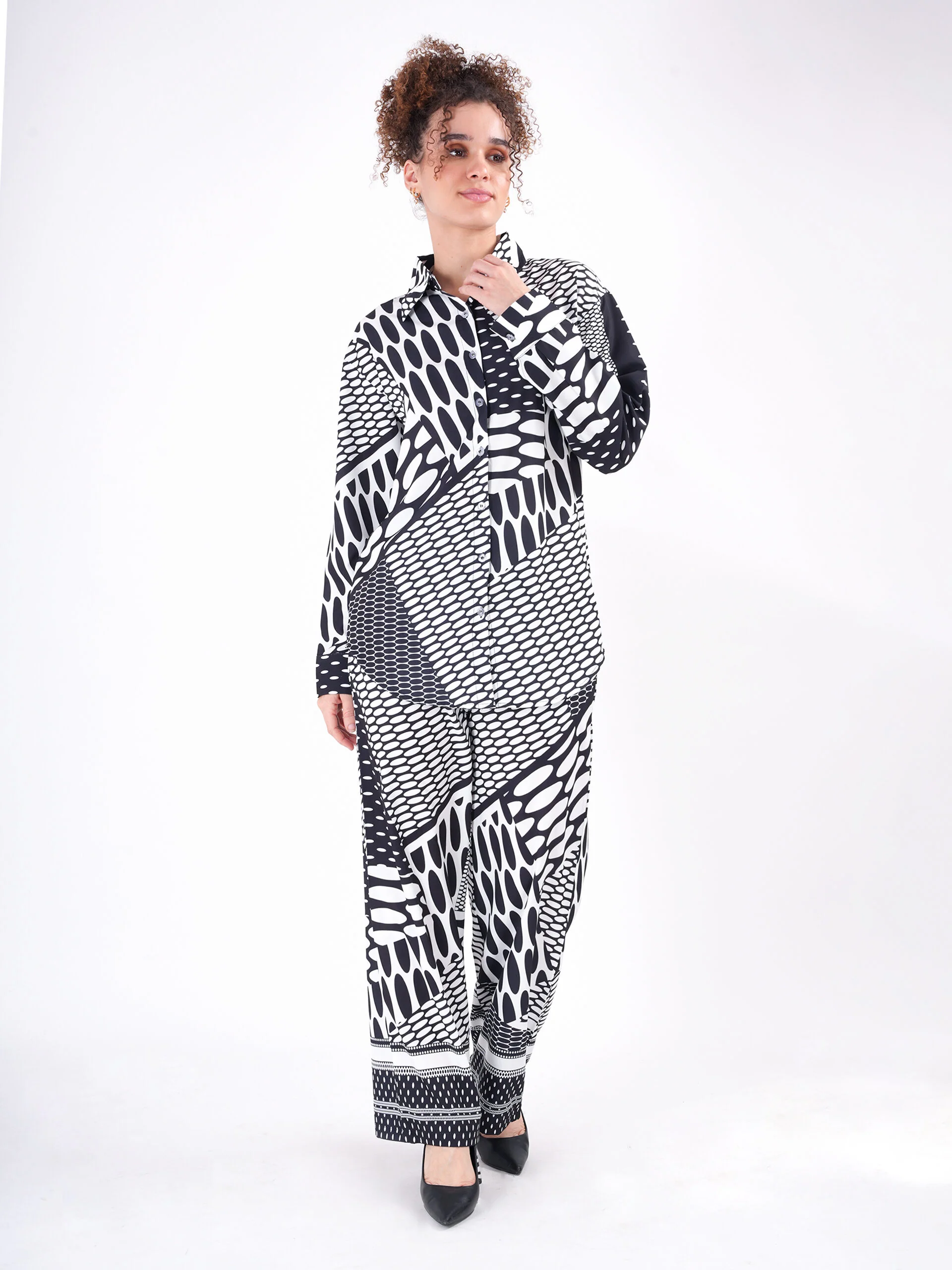 Clobug Black Bold Pattern co ord set For Women - Image 6