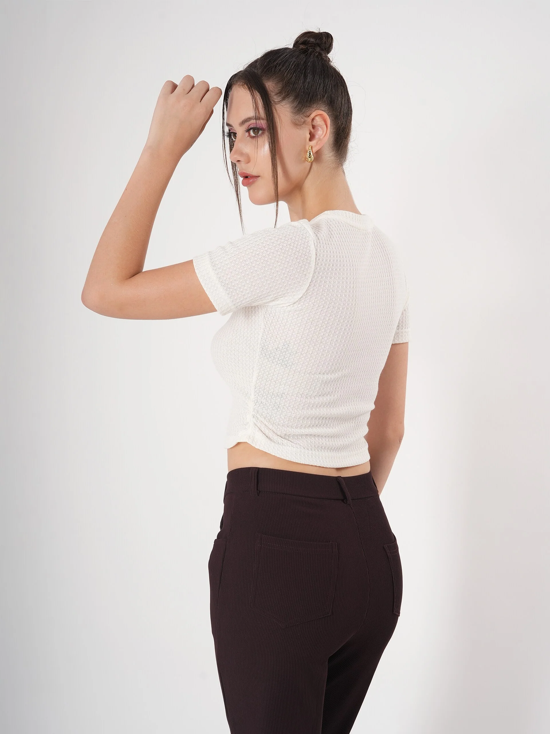 Clobug Self Design Round Neck Half Sleeve Fitted Crop Top - Image 4