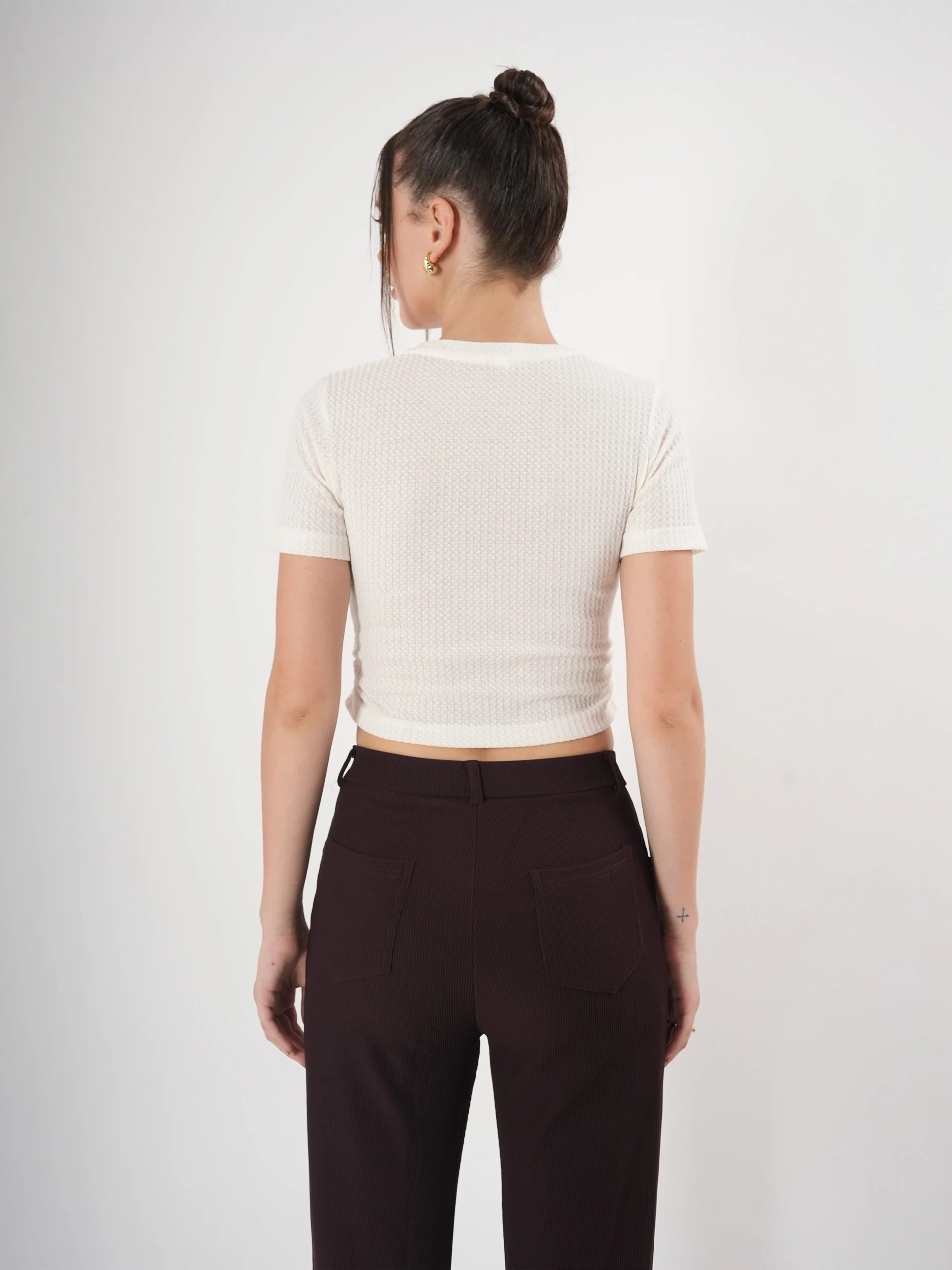 Clobug Self Design Round Neck Half Sleeve Fitted Crop Top - Image 5