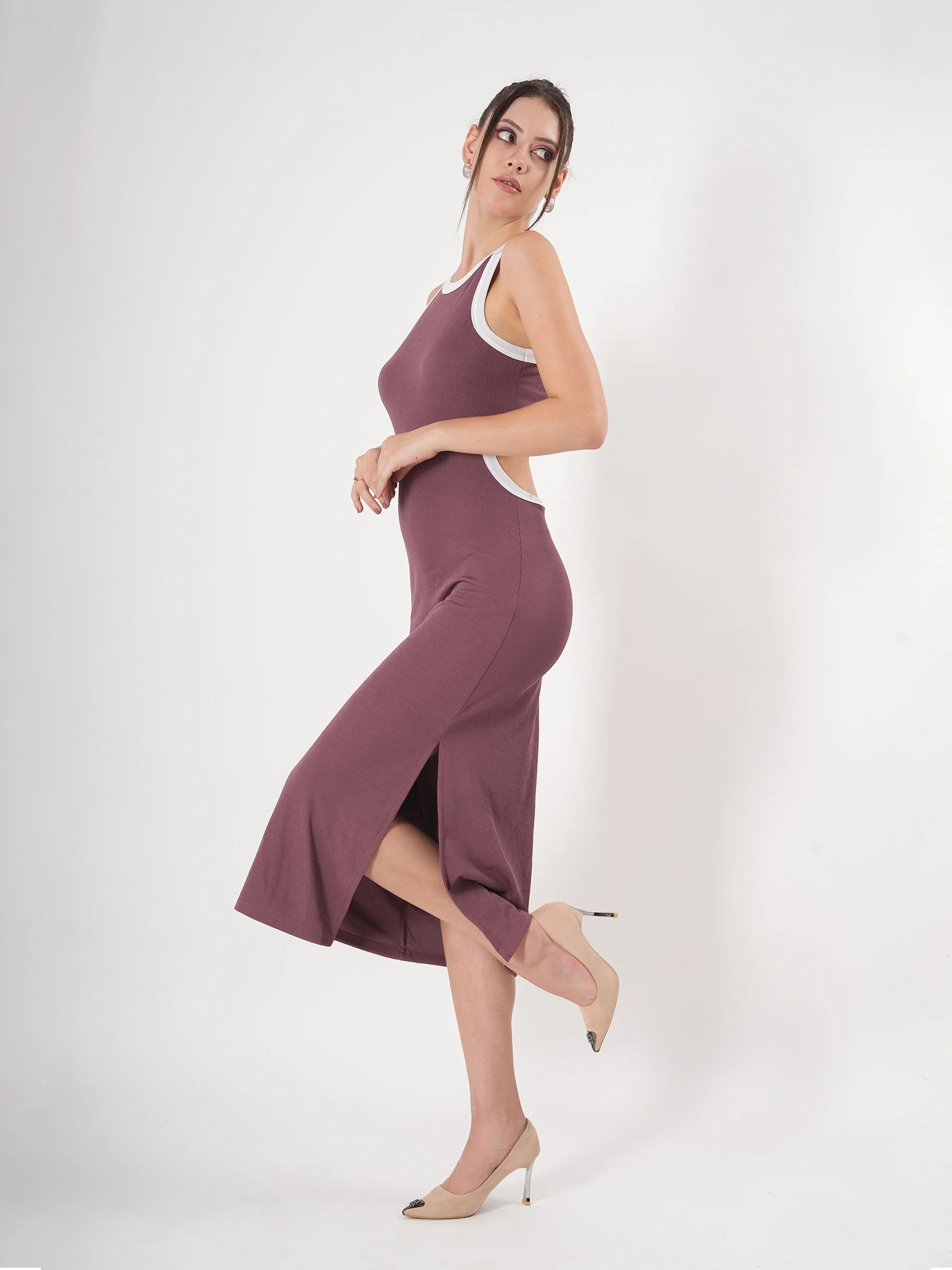 Clobug Sleeveless Midi Dress With Round Neck Back Detail - Image 10