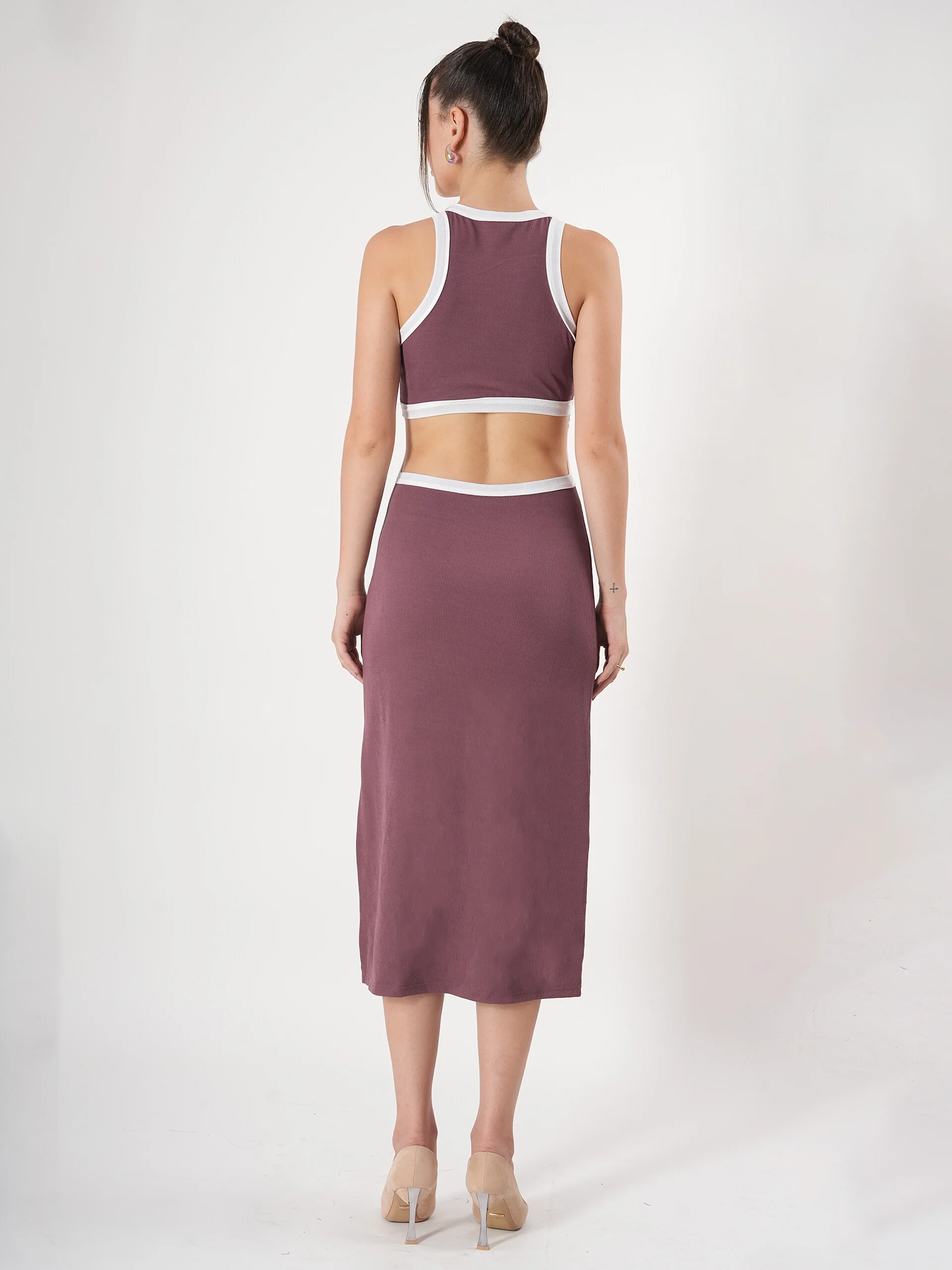 Clobug Sleeveless Midi Dress With Round Neck Back Detail - Image 15