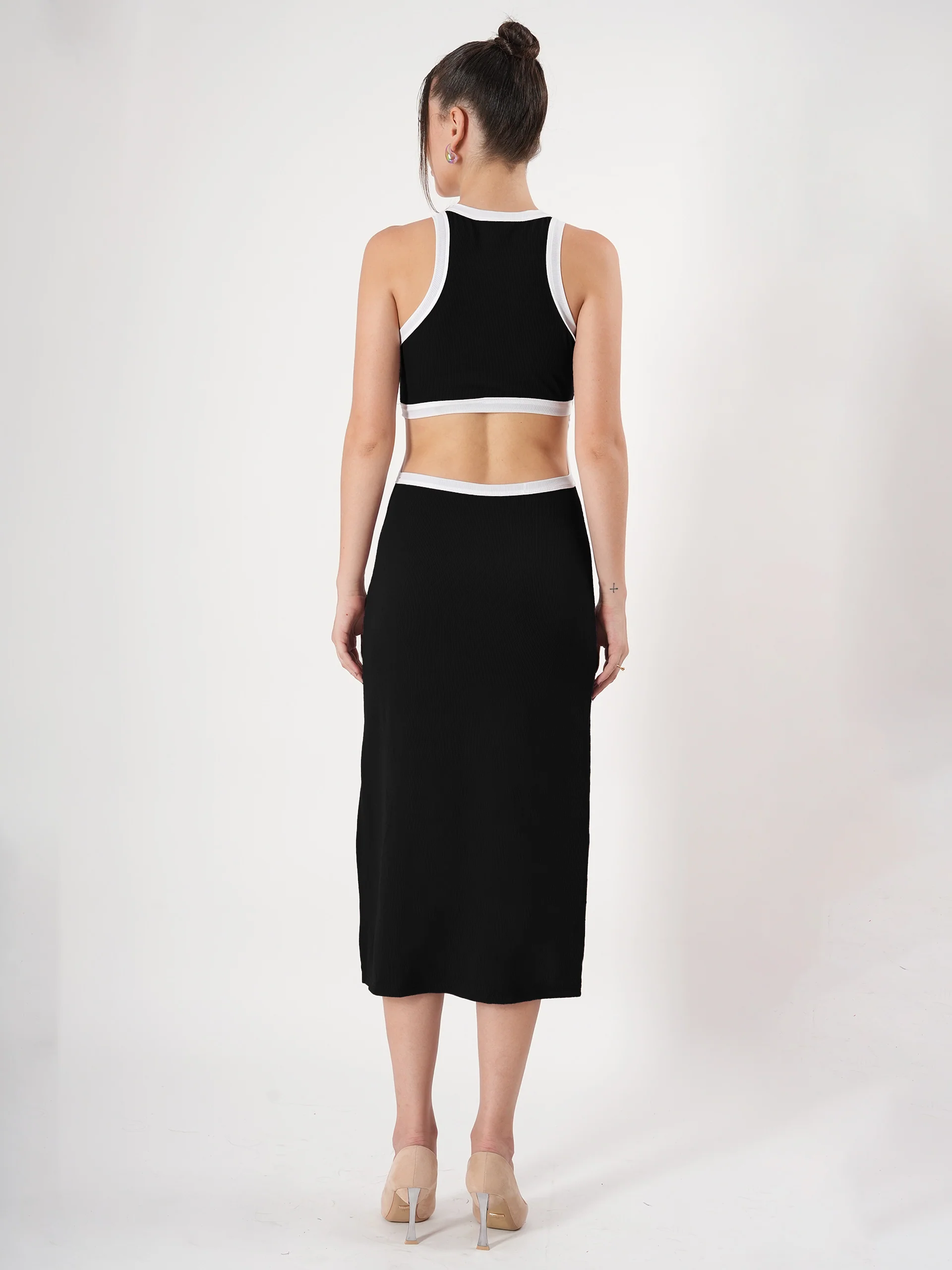 Clobug Sleeveless Midi Dress With Round Neck Back Detail - Image 8