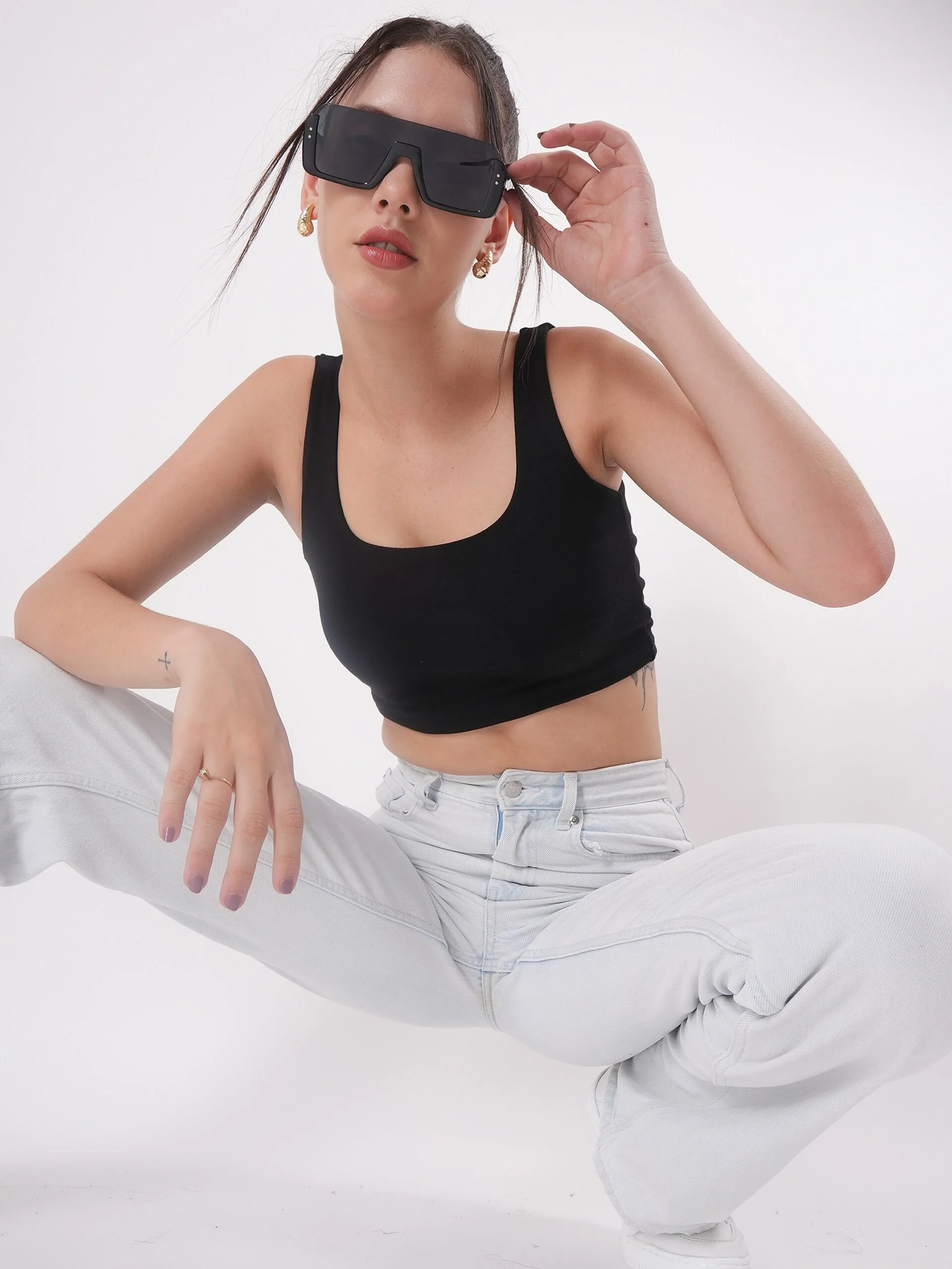 Solid Ribbed Sleeveless Square Neck Crop Top - Image 10