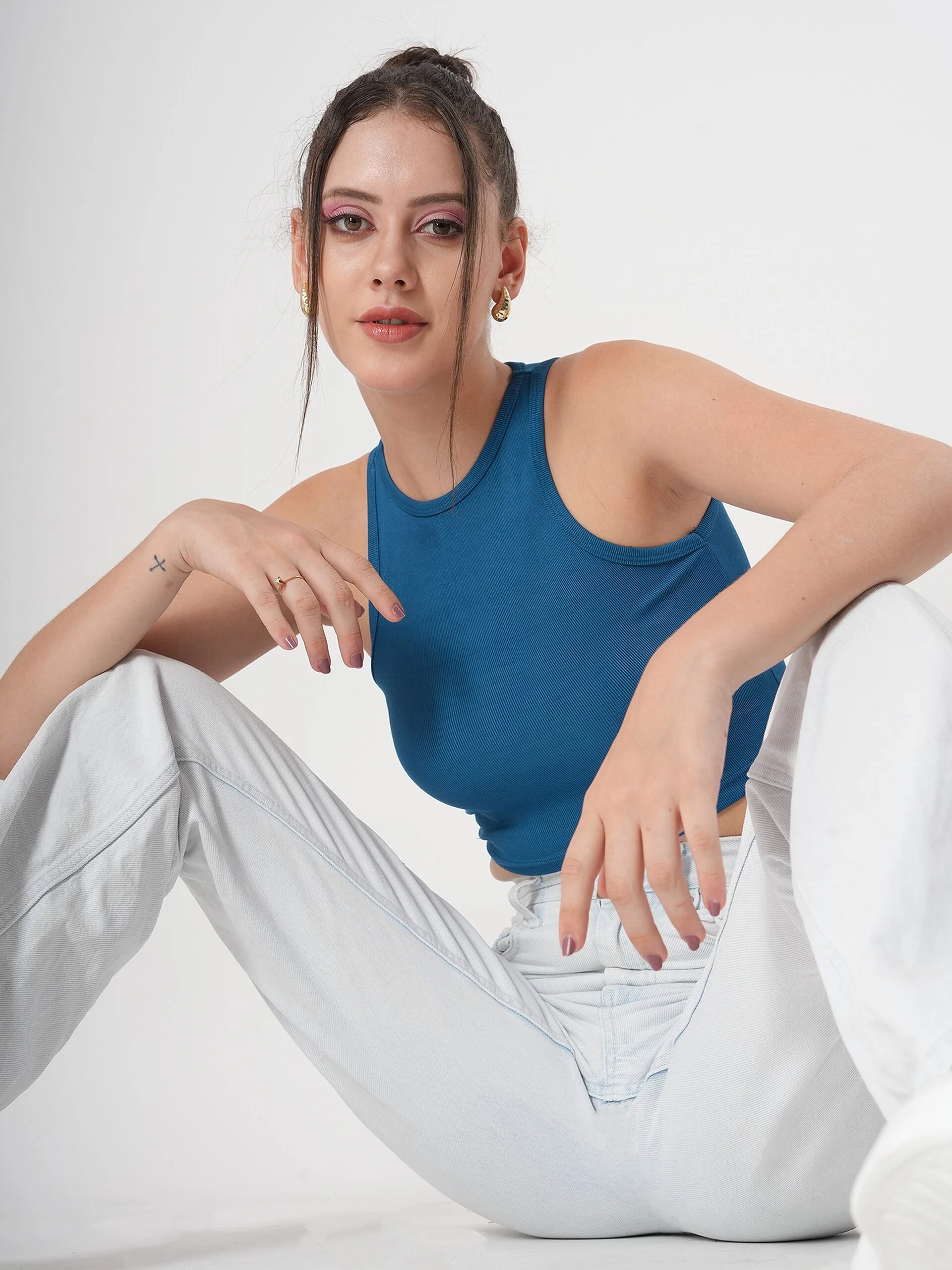 Solid Blue Sleeveless Crop Tank Top - Image 4