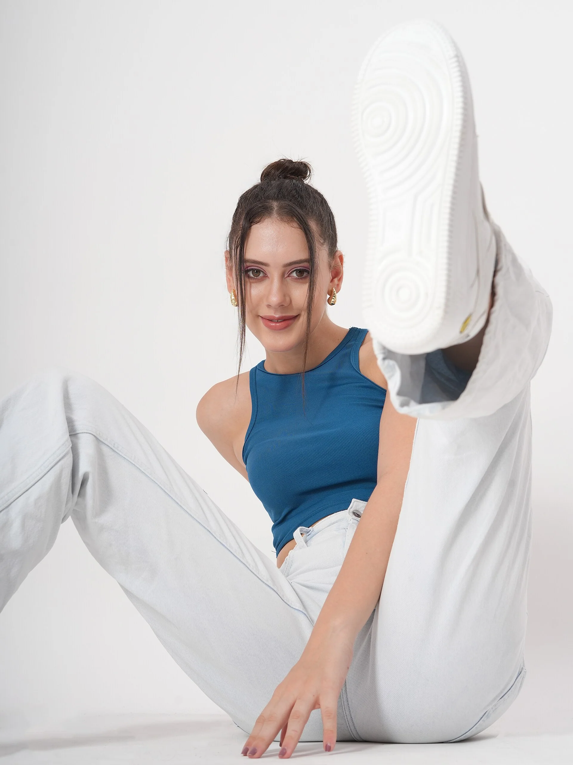 Solid Blue Sleeveless Crop Tank Top - Image 9