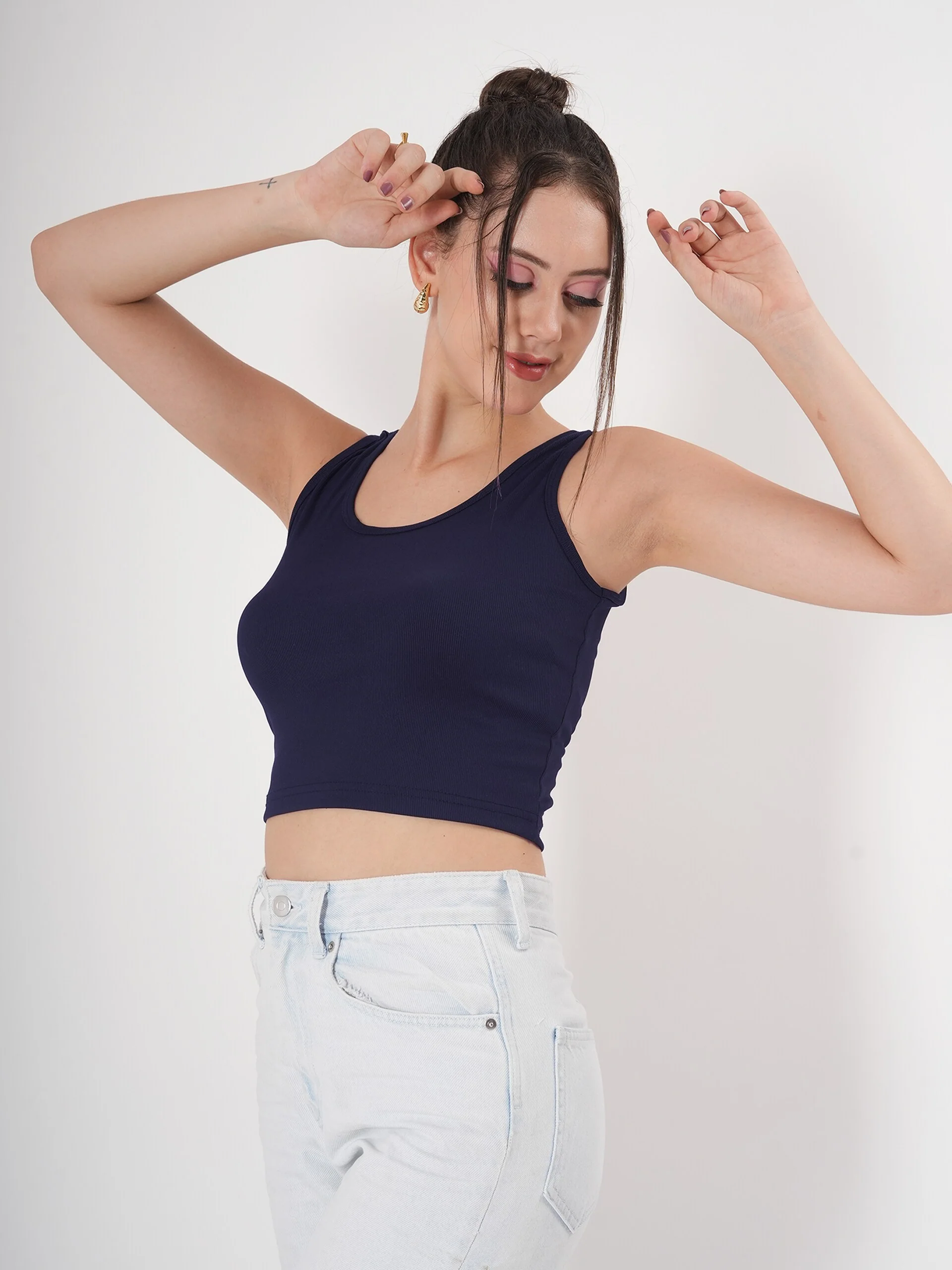 Clobug Solid Sleeveless Round Neck Crop Top - Image 12