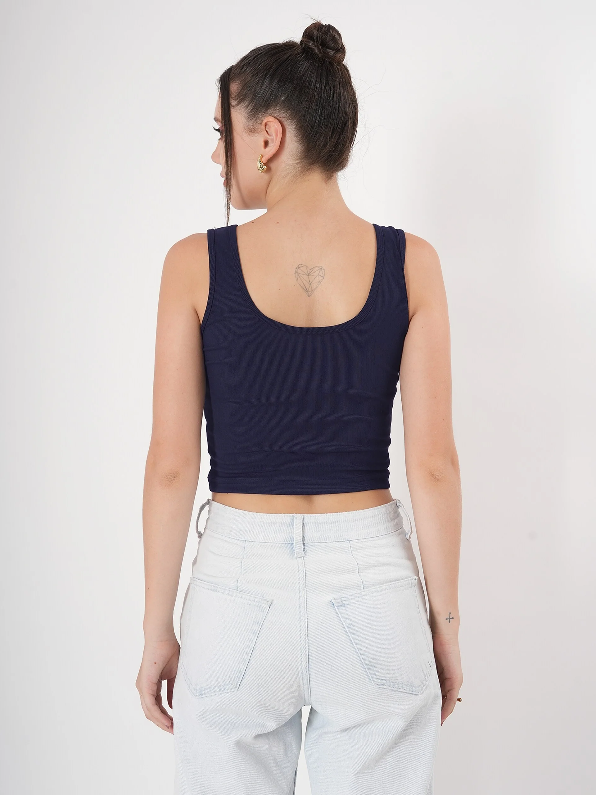 Clobug Solid Sleeveless Round Neck Crop Top - Image 13