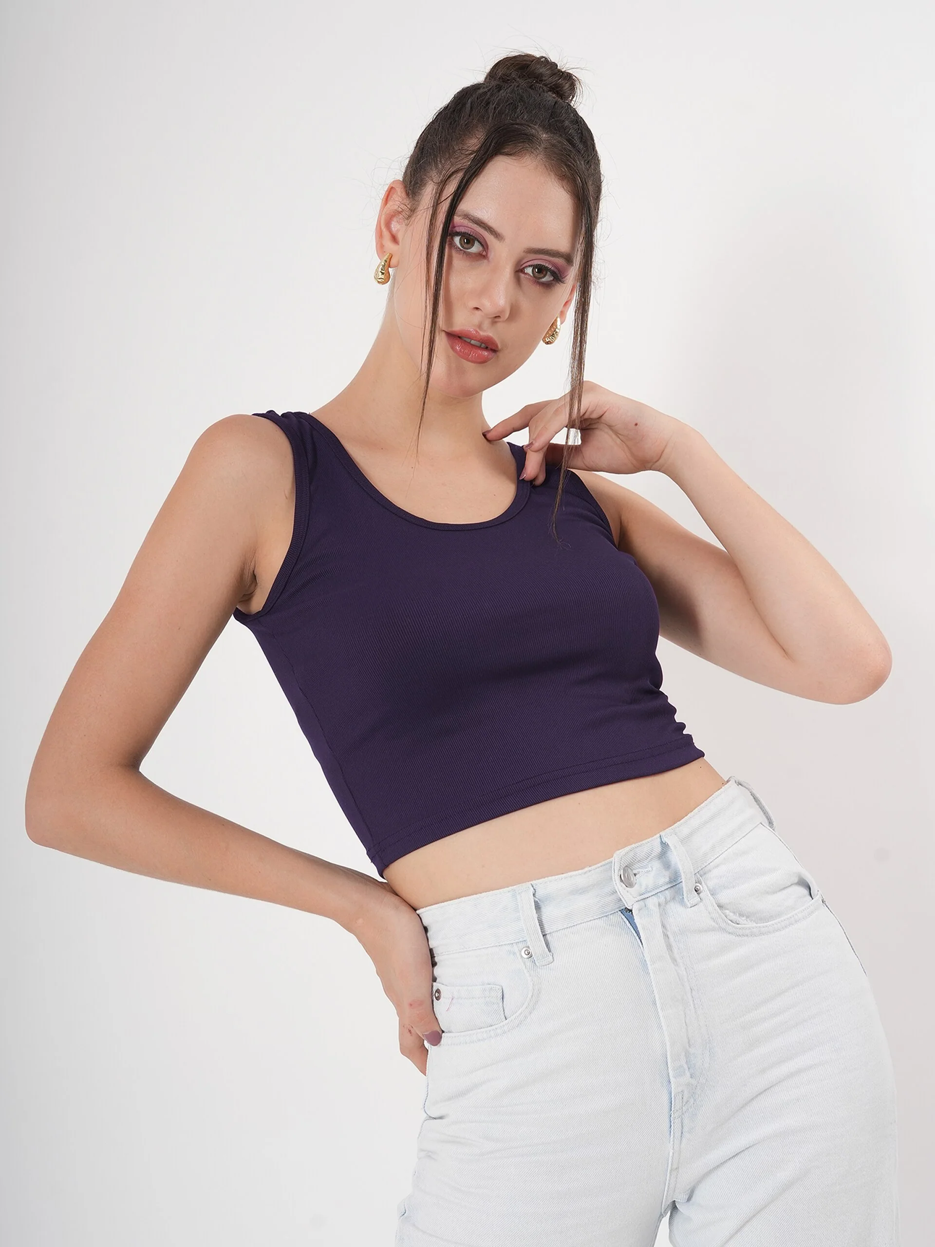 Clobug Solid Sleeveless Round Neck Crop Top - Image 15