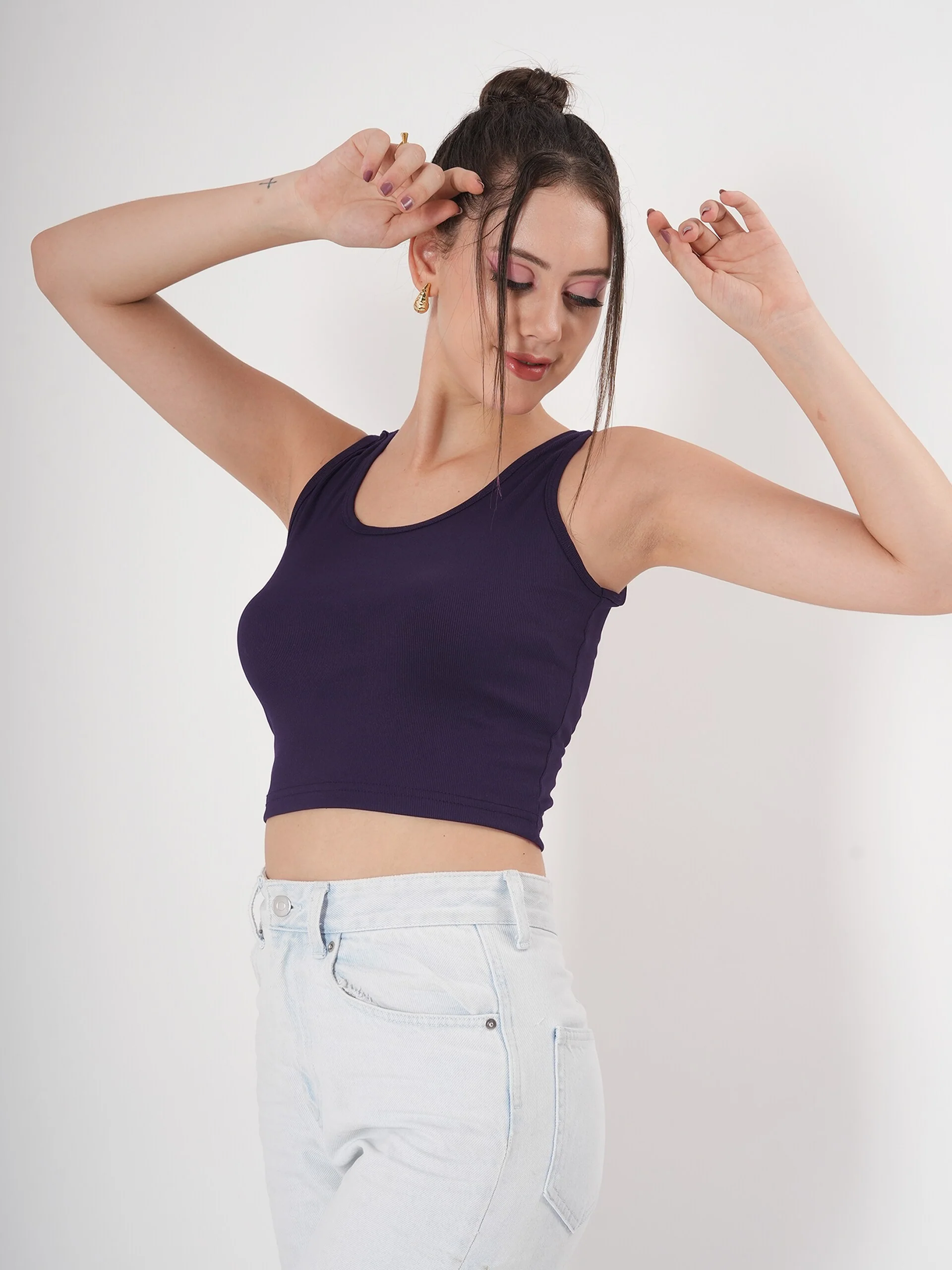 Clobug Solid Sleeveless Round Neck Crop Top - Image 16