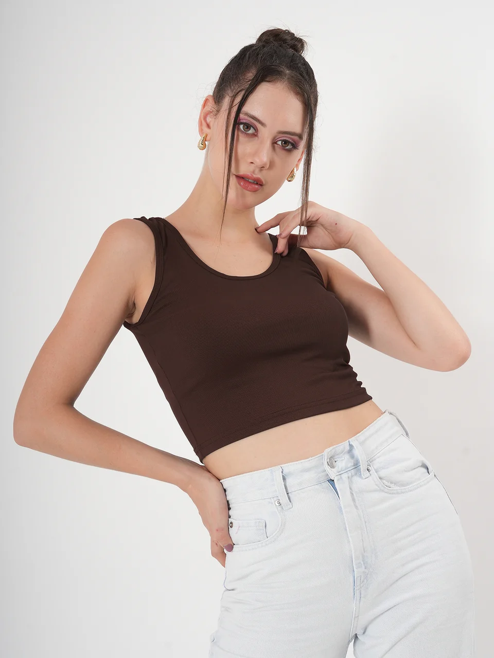 Clobug Solid Sleeveless Round Neck Crop Top - Image 20