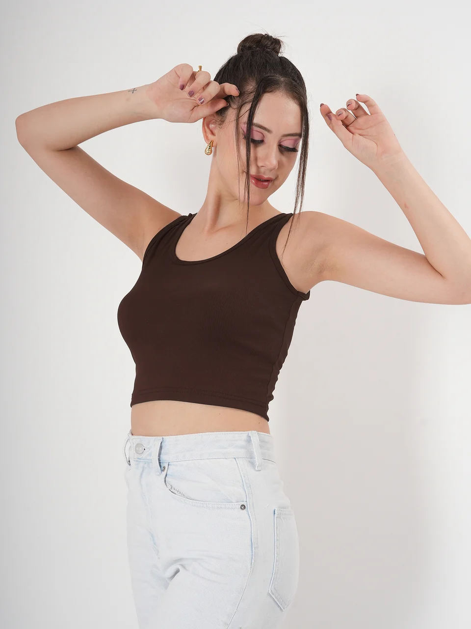 Clobug Solid Sleeveless Round Neck Crop Top - Image 24