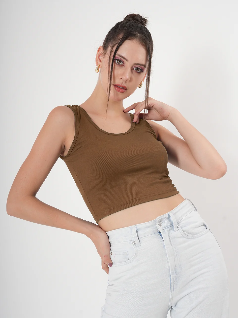 Clobug Solid Sleeveless Round Neck Crop Top - Image 25