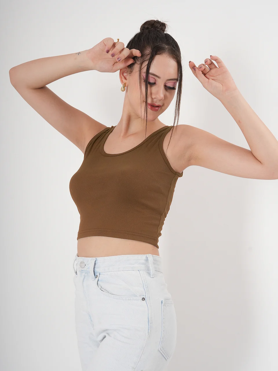Clobug Solid Sleeveless Round Neck Crop Top - Image 29