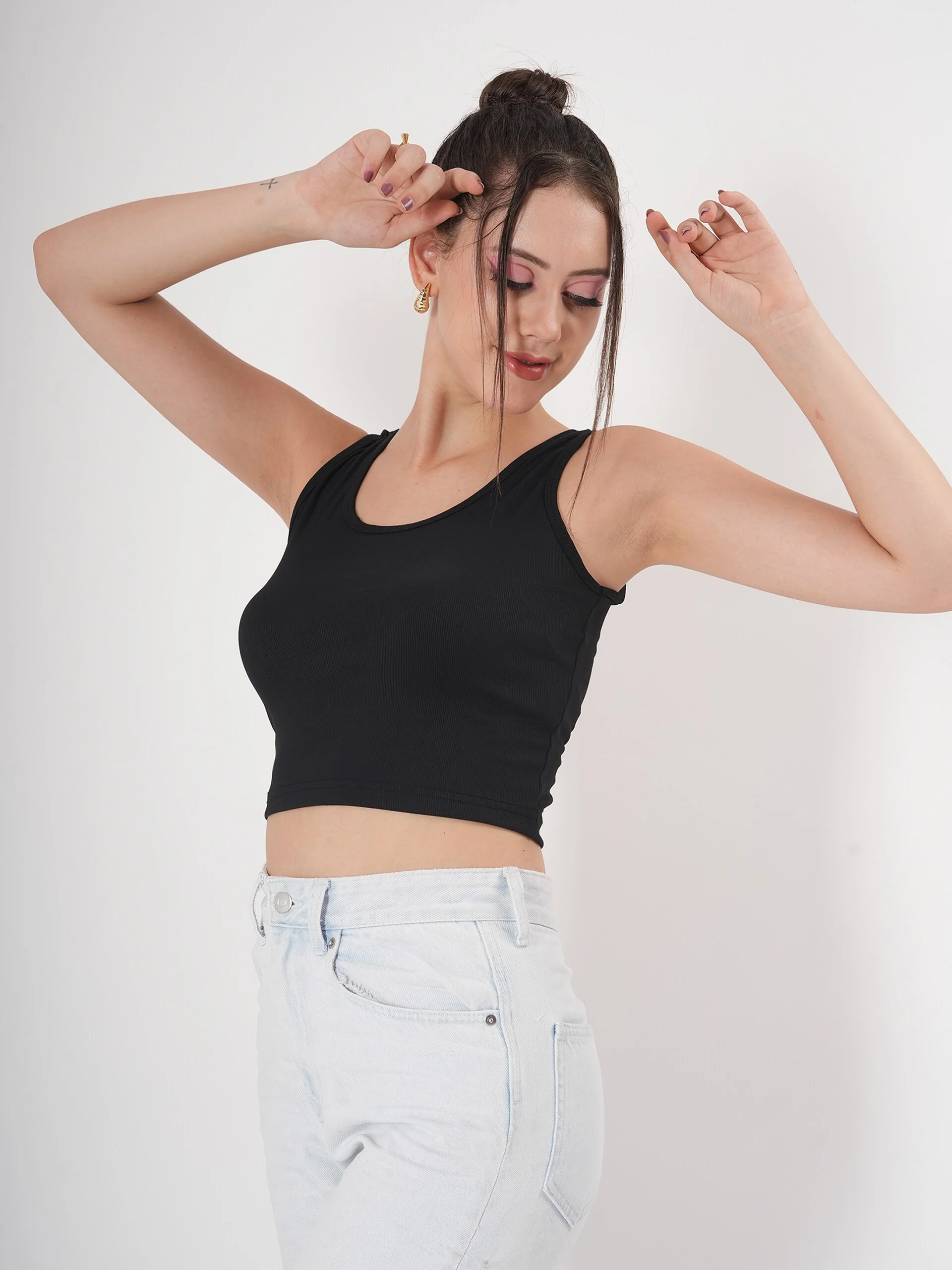 Clobug Solid Sleeveless Round Neck Crop Top - Image 3