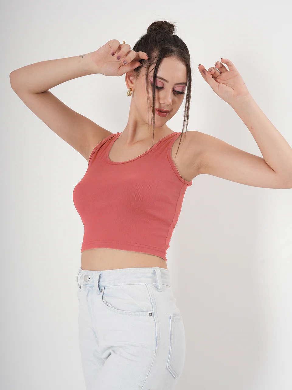 Clobug Solid Sleeveless Round Neck Crop Top - Image 33