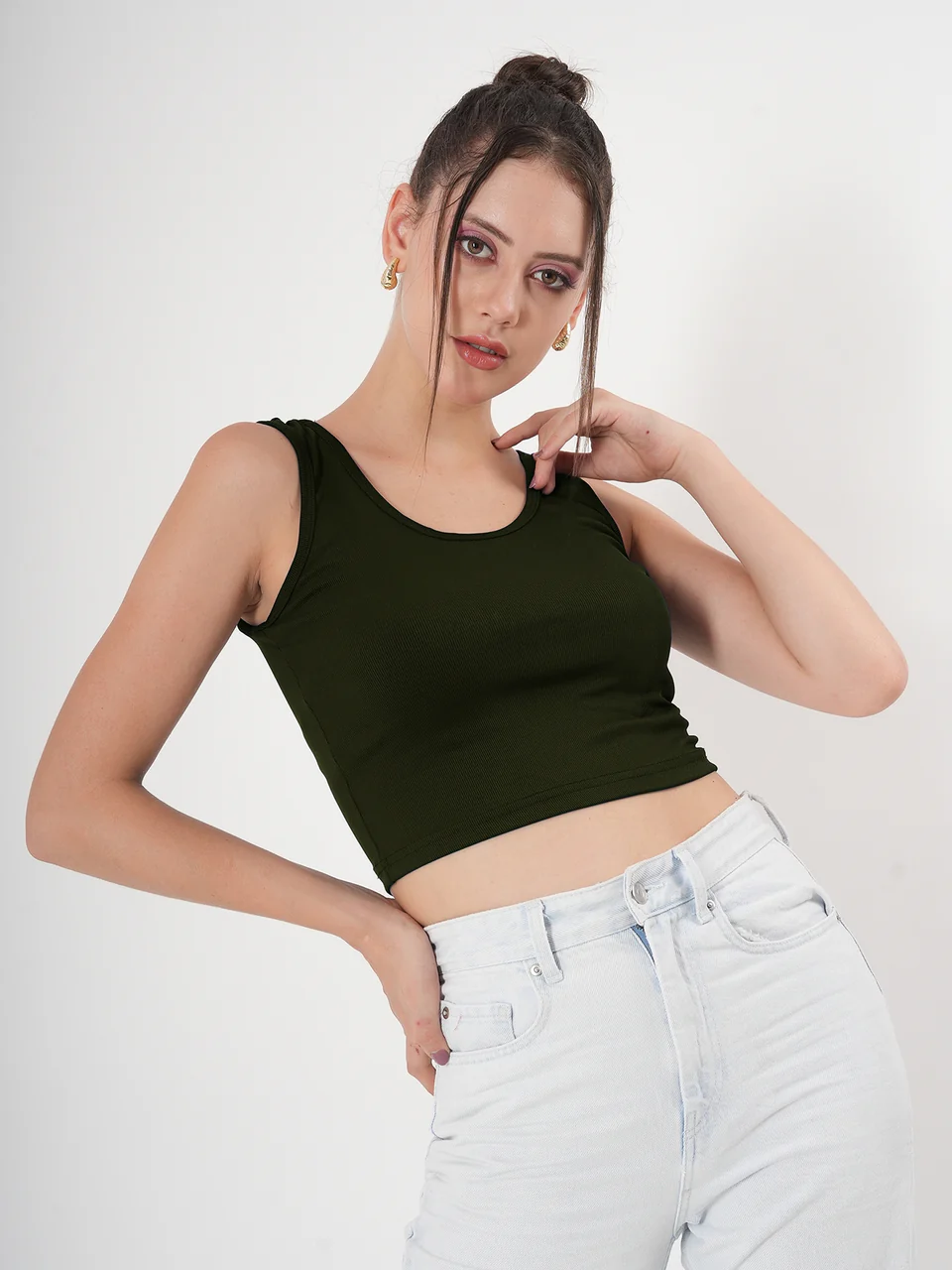 Clobug Solid Sleeveless Round Neck Crop Top - Image 35