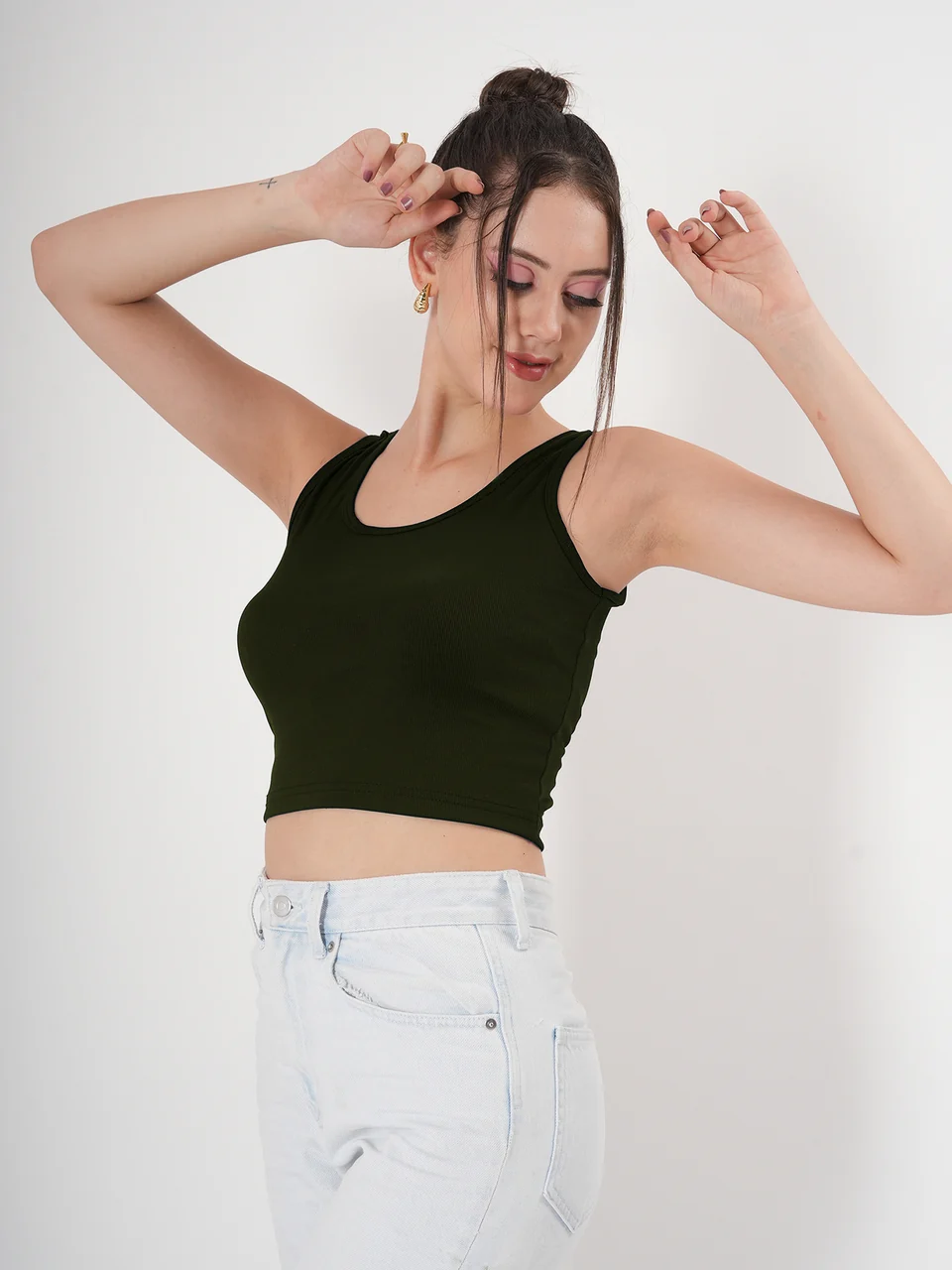 Clobug Solid Sleeveless Round Neck Crop Top - Image 39