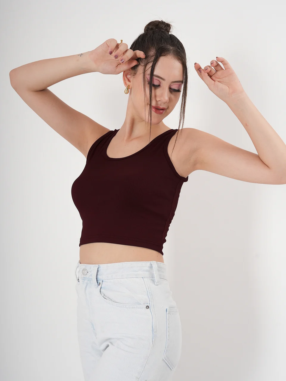 Clobug Solid Sleeveless Round Neck Crop Top - Image 43