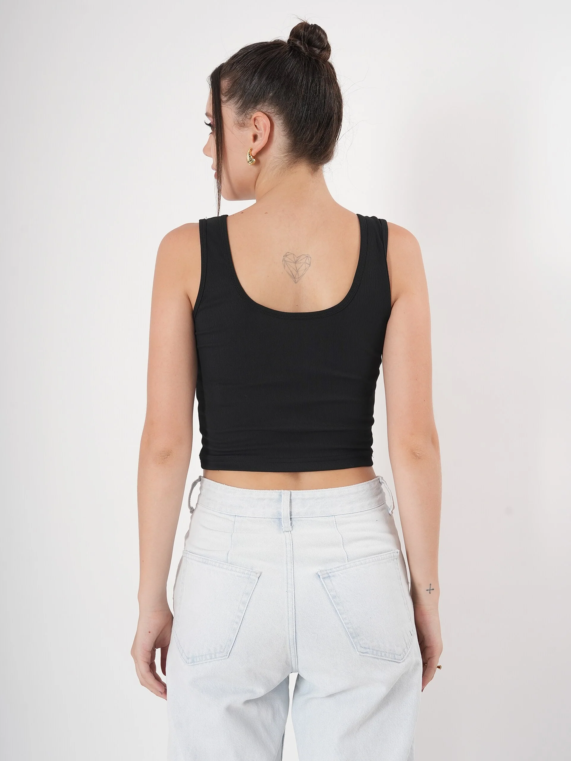 Clobug Solid Sleeveless Round Neck Crop Top - Image 5