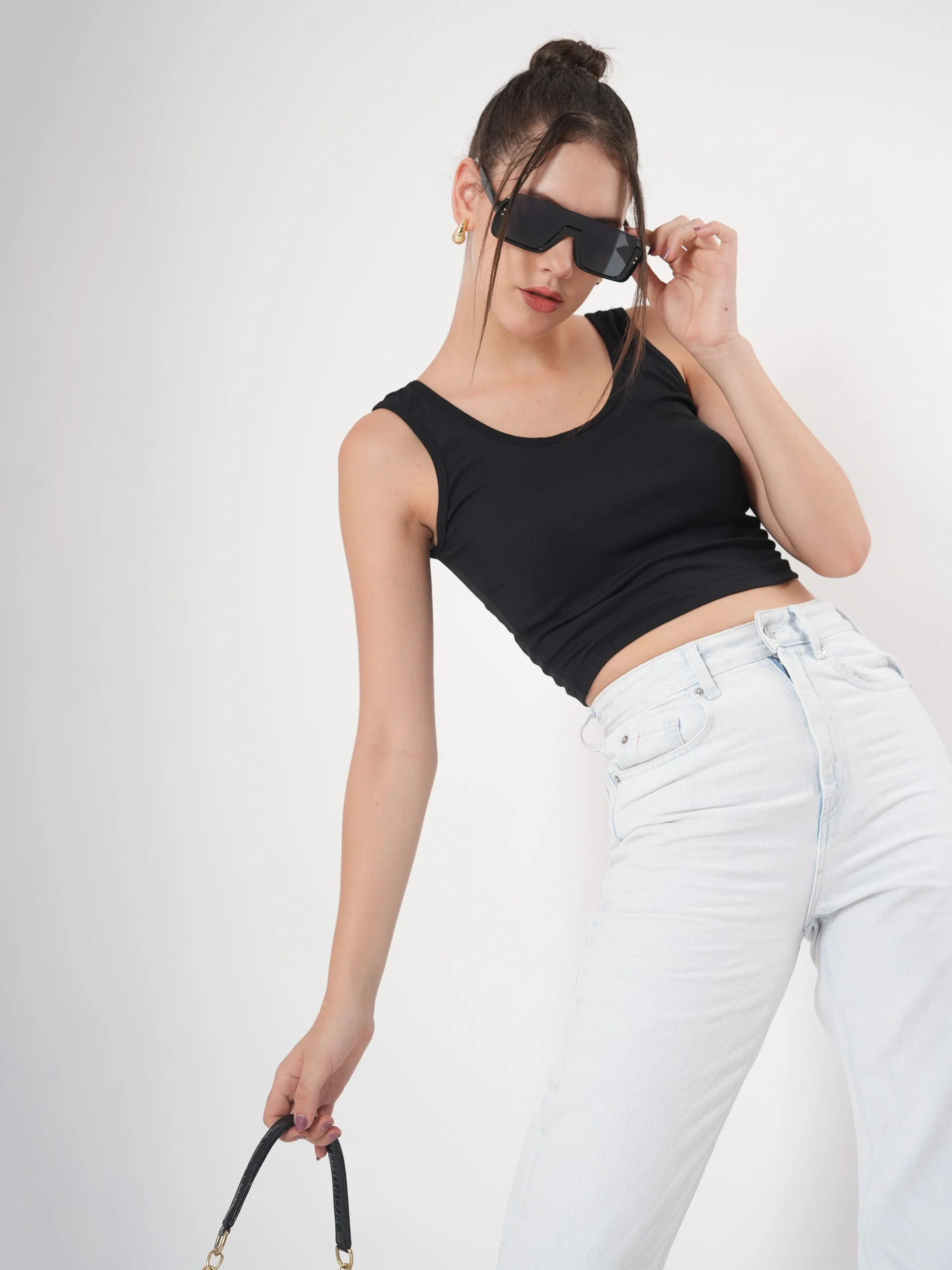 Clobug Solid Sleeveless Round Neck Crop Top - Image 6