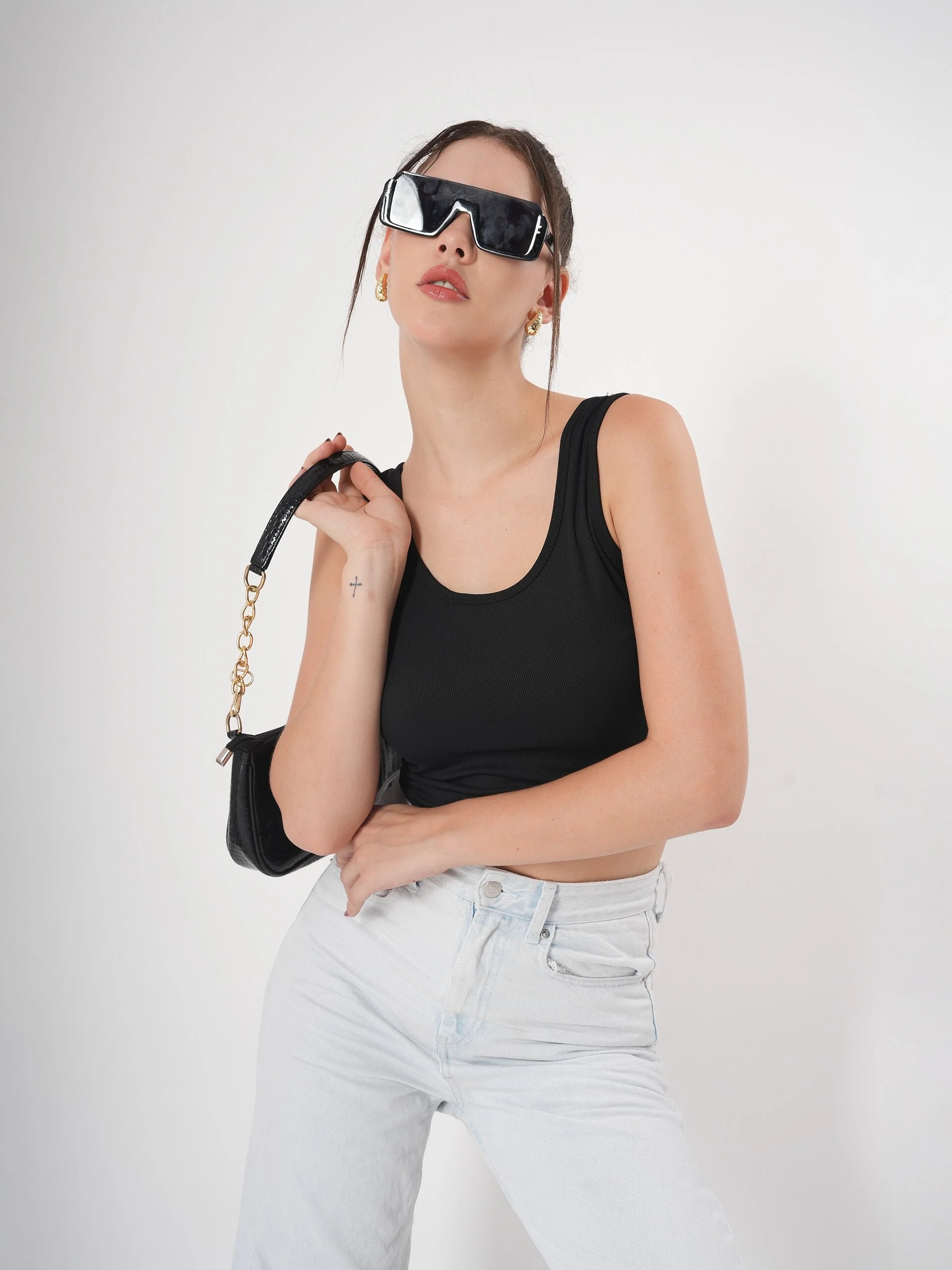 Clobug Solid Sleeveless Round Neck Crop Top - Image 7