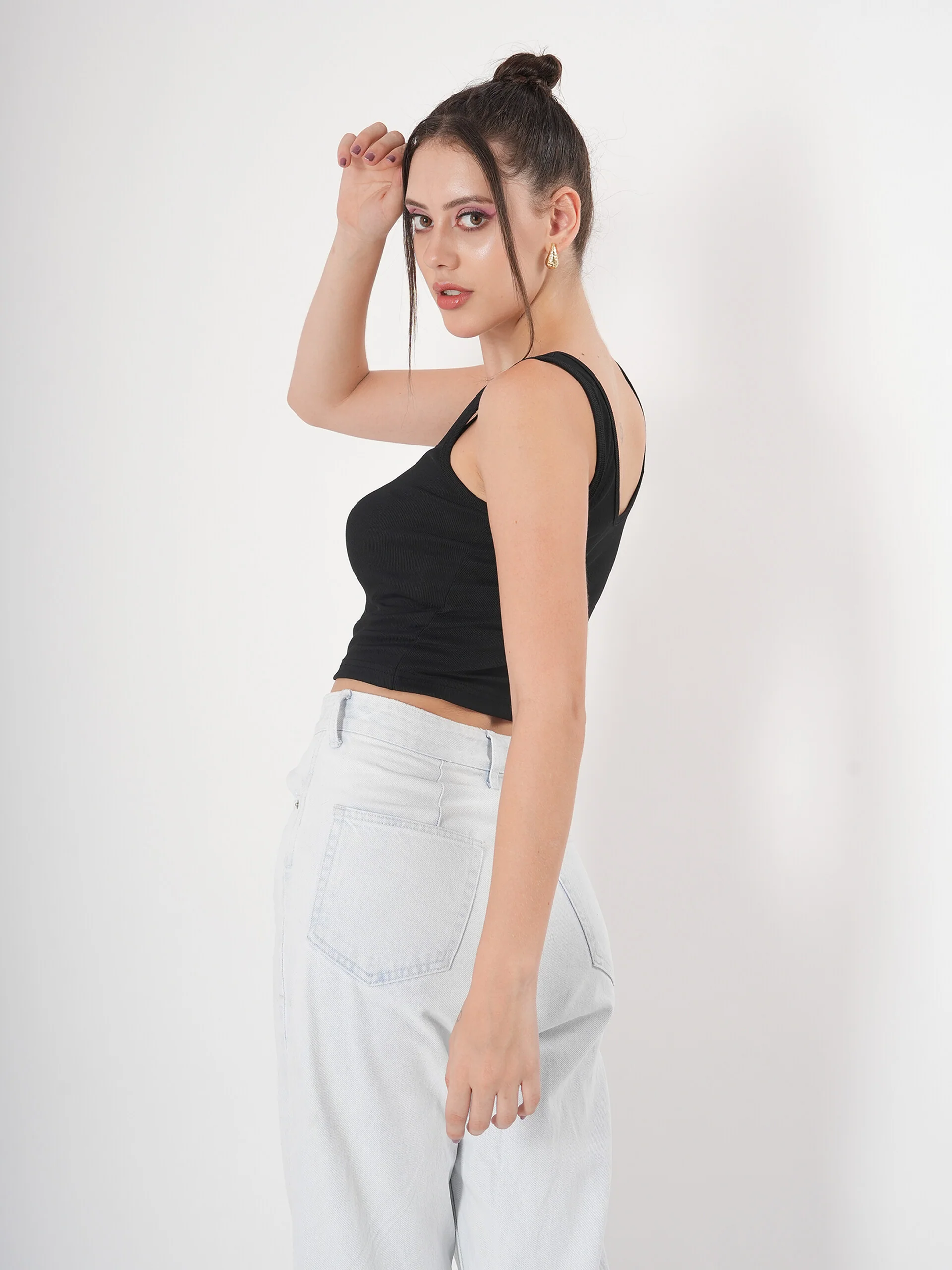 Clobug Solid Sleeveless Round Neck Crop Top - Image 9