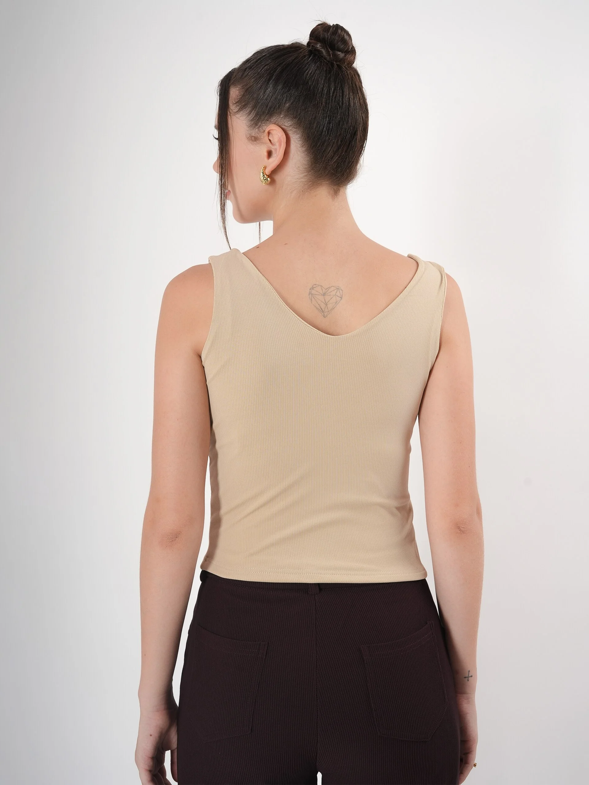 Solid V Neck Sleeveless Fitted Crop Top For Women - Image 3