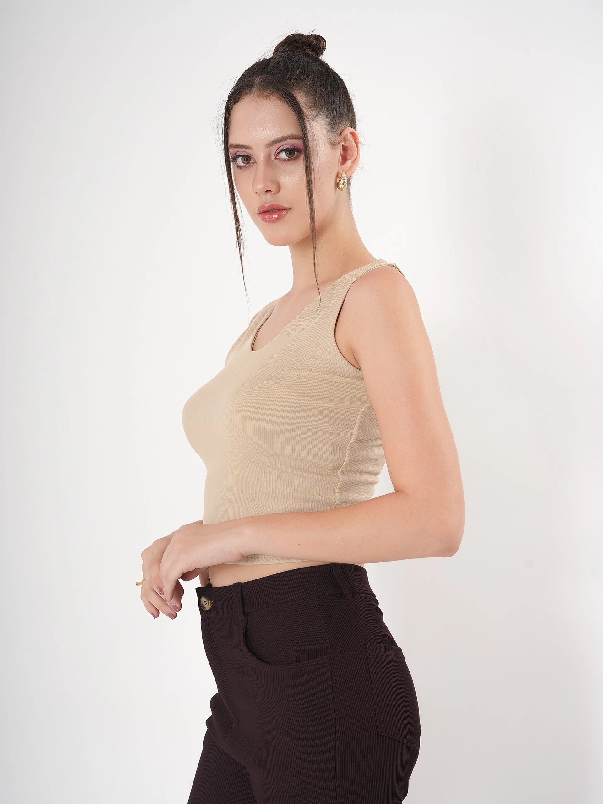 Solid V Neck Sleeveless Fitted Crop Top For Women - Image 4