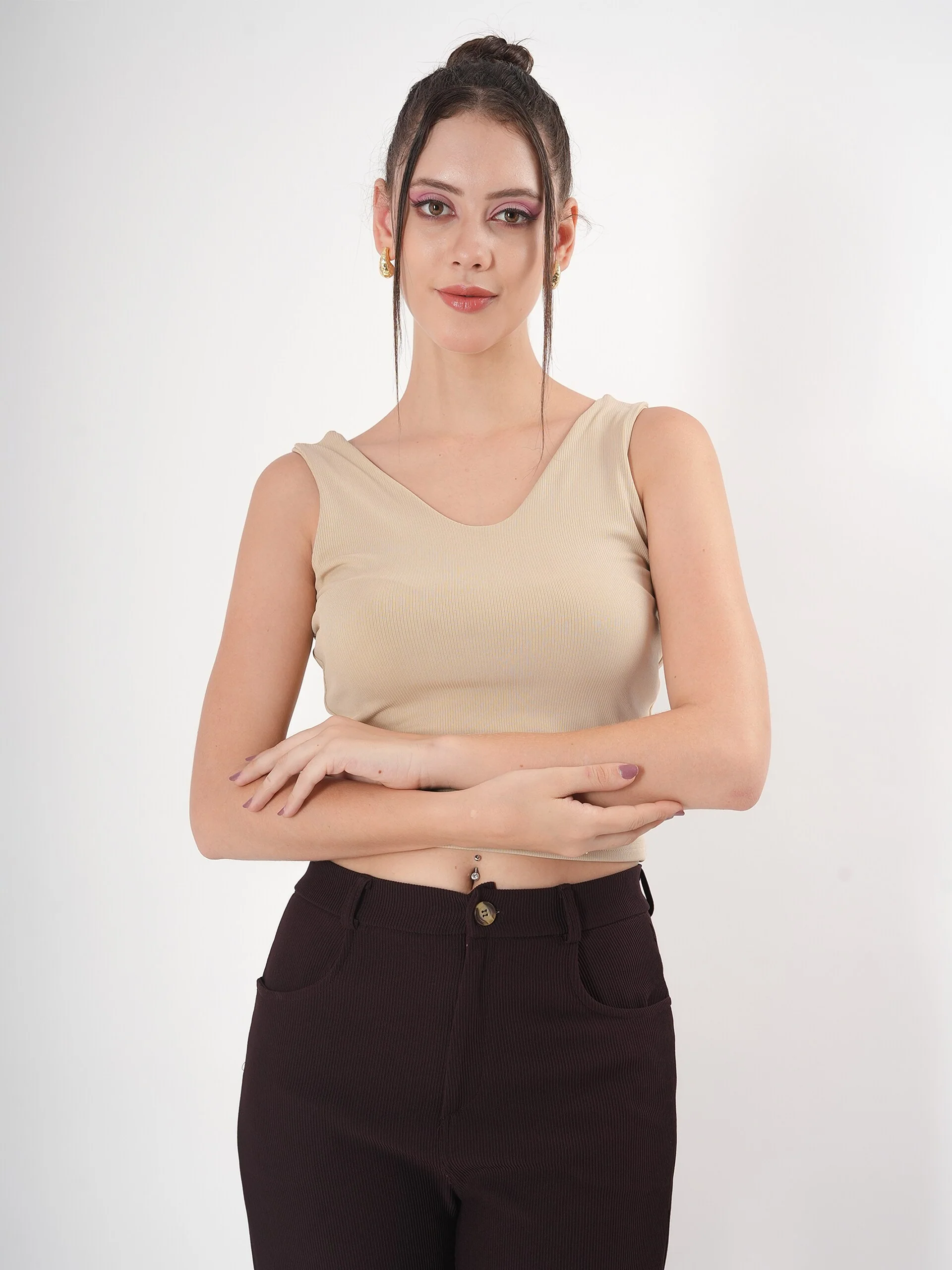 Solid V Neck Sleeveless Fitted Crop Top For Women - Image 5
