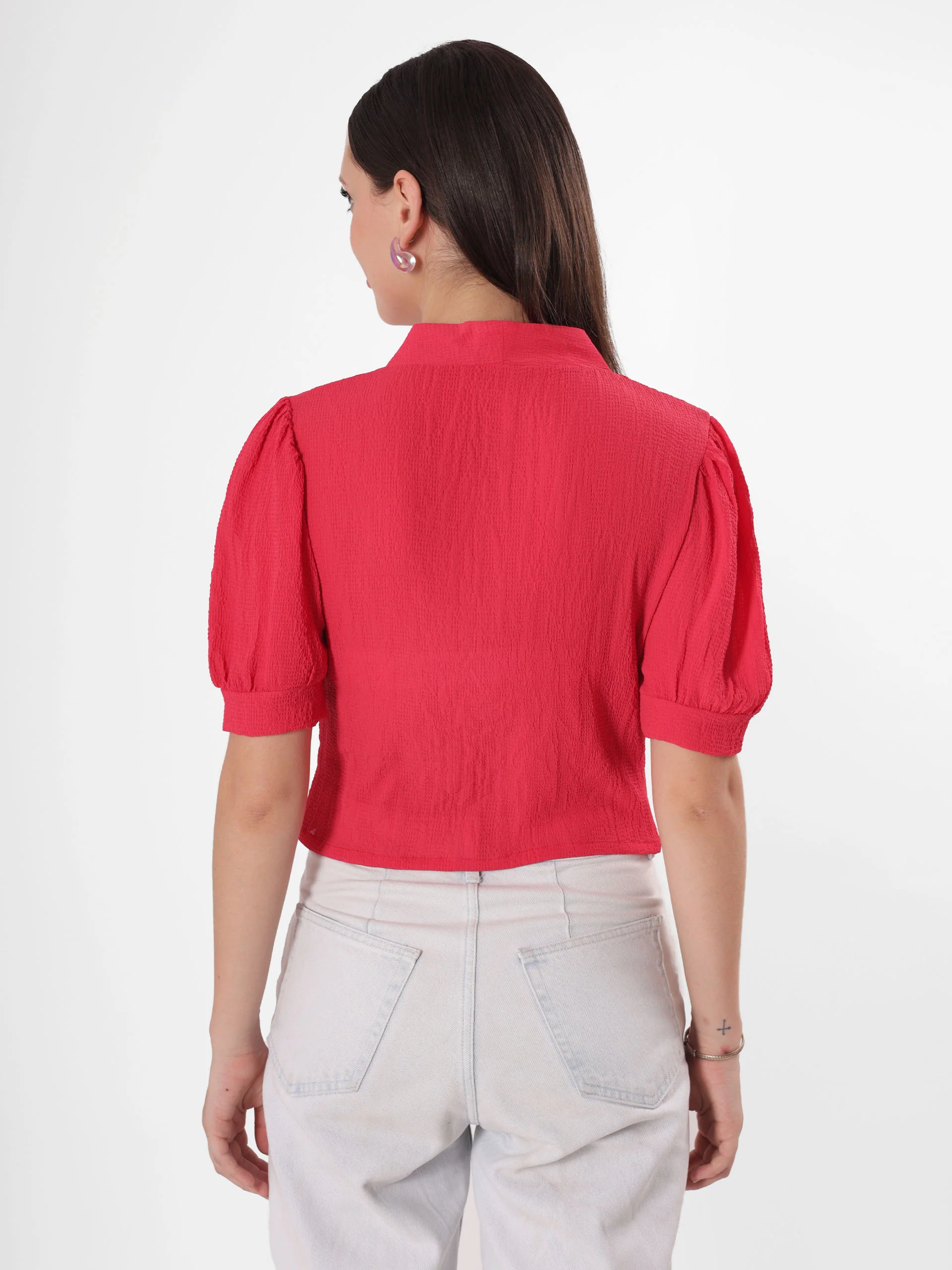 Clobug Solid V Neck Textured Crop Top - Image 5