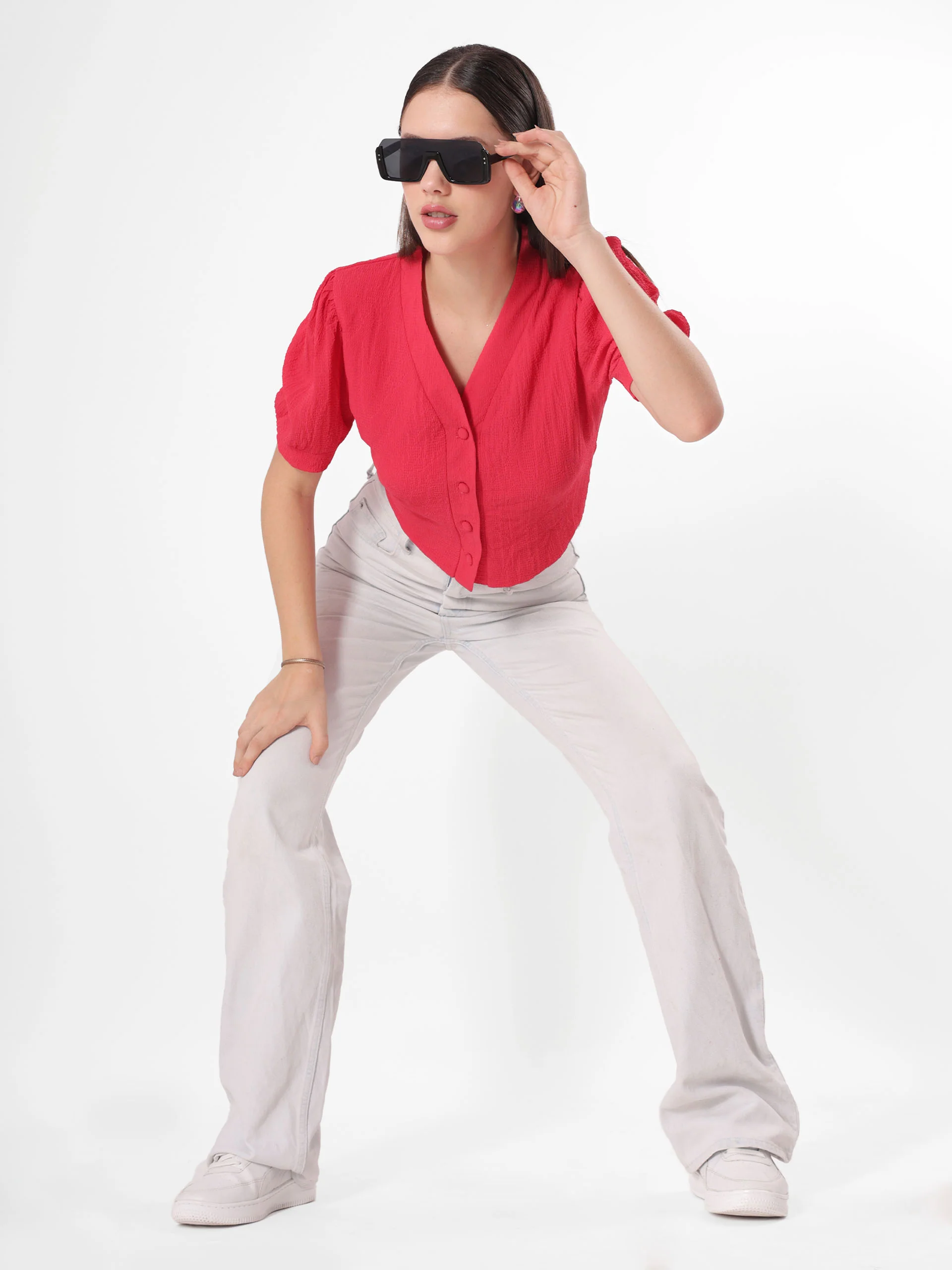 Clobug Solid V Neck Textured Crop Top - Image 6