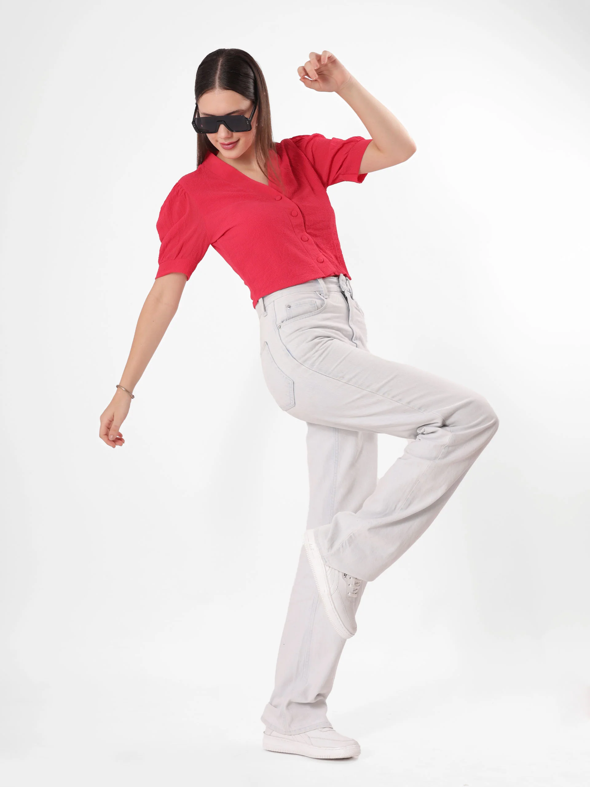 Clobug Solid V Neck Textured Crop Top - Image 7