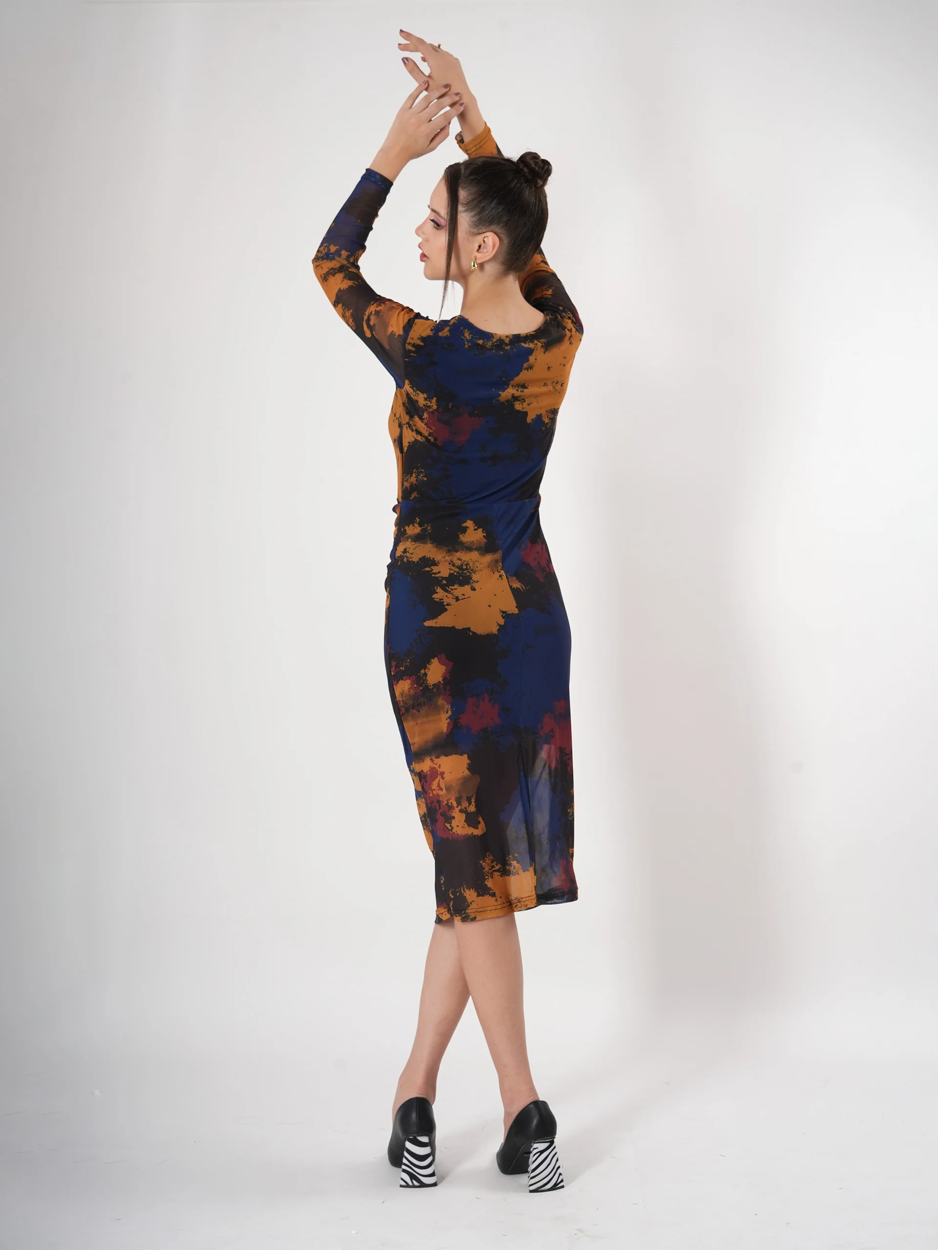 Clobug Tie & Dye Sheer Midi Dress With V Neck & Full Sleeve - Image 4