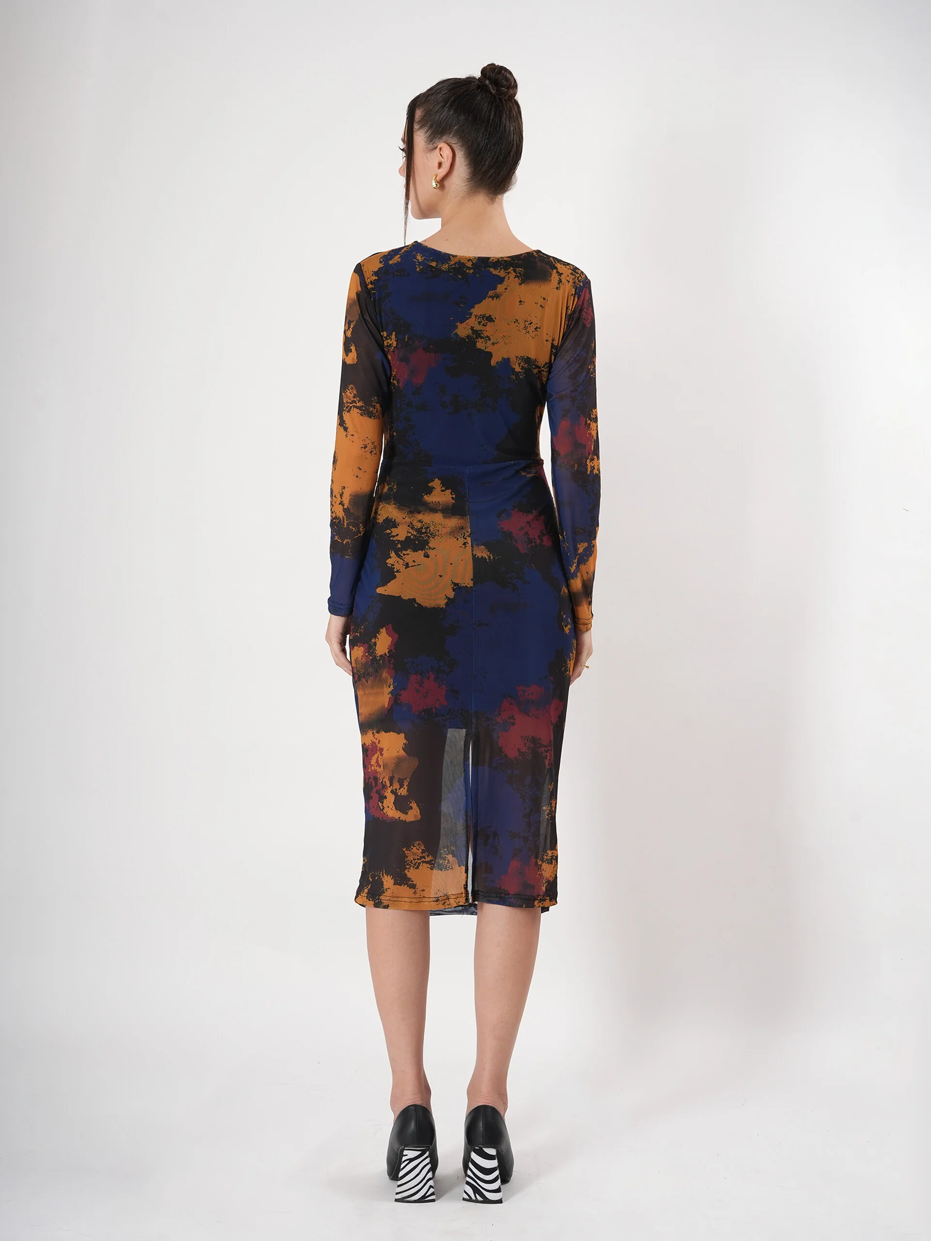 Clobug Tie & Dye Sheer Midi Dress With V Neck & Full Sleeve - Image 5