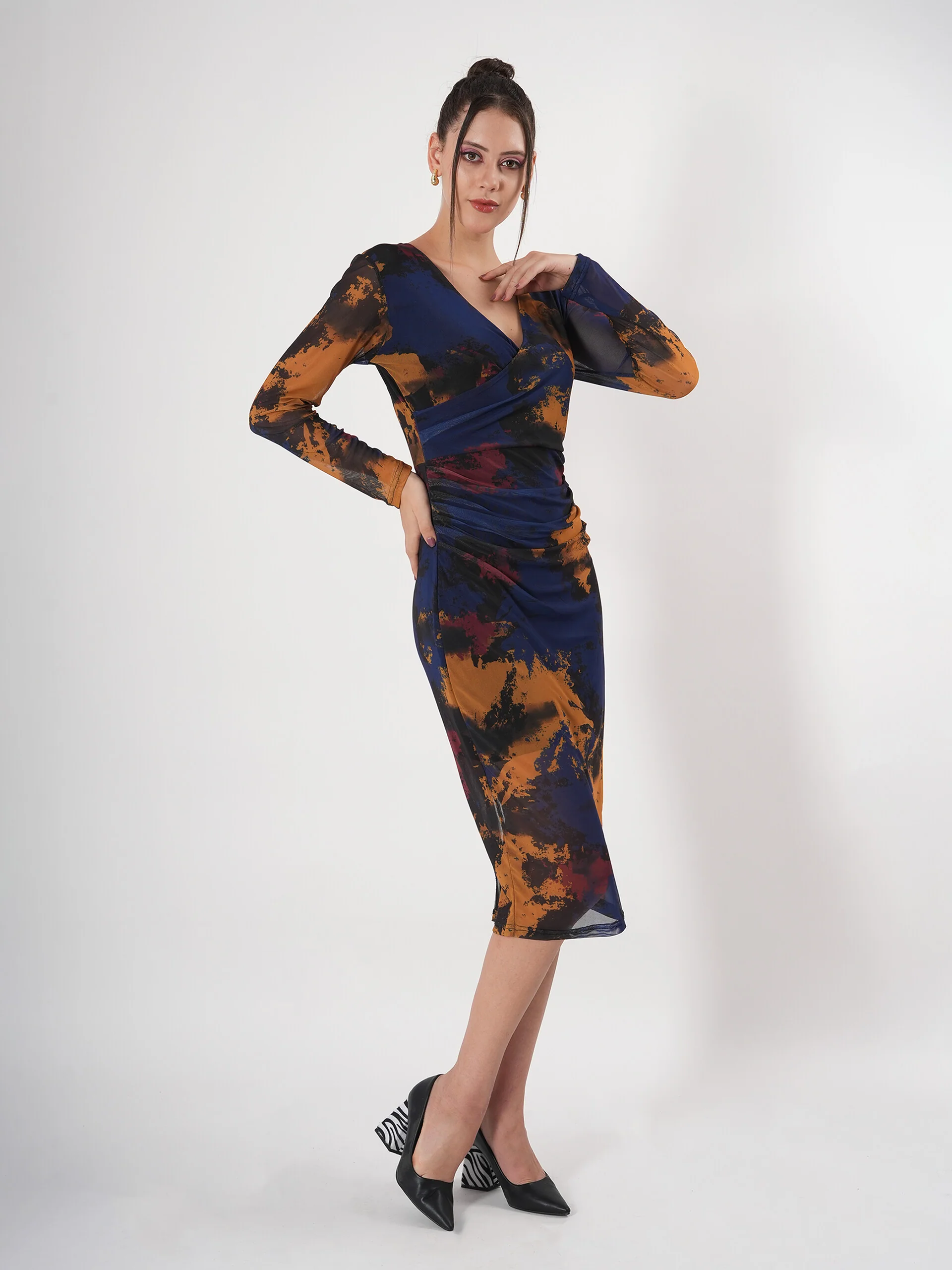 Clobug Tie & Dye Sheer Midi Dress With V Neck & Full Sleeve - Image 8